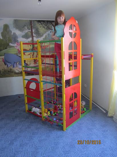 Как оборудовать спортивный уголок для ребенка в домашних условиях в детской комнате городской квартиры
