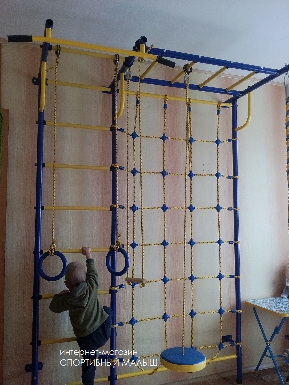 Фото-отзыв от родителей о детском спортивном комплексе для дома с угловым г-образным вариантом верха ДСК Пионер-С4С в сине-желтом варианте цветовой гаммы